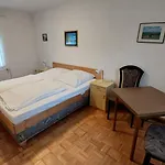 Gaestehaus Bergwald 3*
