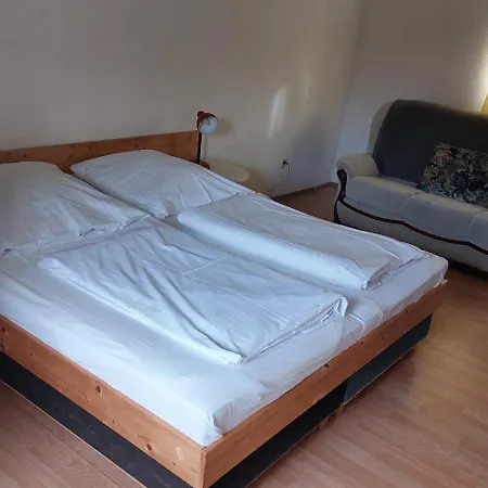 Gaestehaus Bergwald לינה וארוחת בוקר 3*