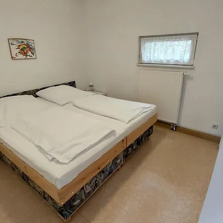 Gaestehaus Bergwald לינה וארוחת בוקר 3*