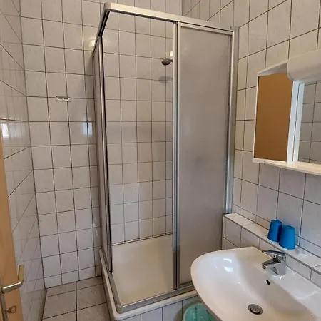 Gaestehaus Bergwald לינה וארוחת בוקר 3*