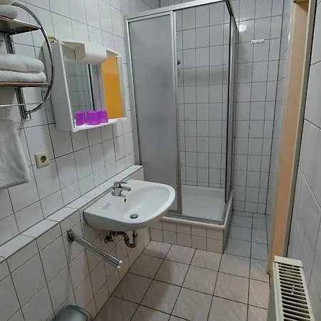 לינה וארוחת בוקר Gaestehaus Bergwald קורורט גוריש