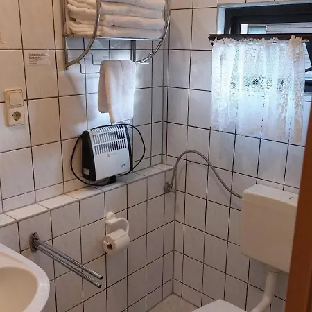 Gaestehaus Bergwald לינה וארוחת בוקר