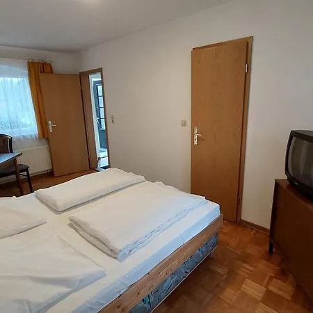 לינה וארוחת בוקר Gaestehaus Bergwald