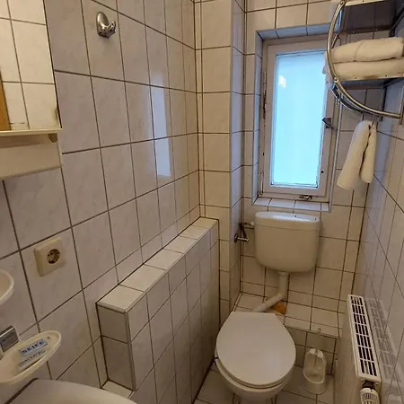 לינה וארוחת בוקר Gaestehaus Bergwald