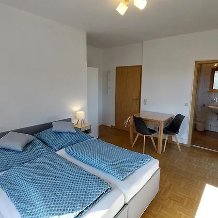 Gaestehaus Bergwald לינה וארוחת בוקר