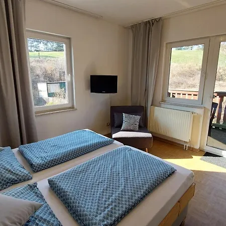 Gaestehaus Bergwald לינה וארוחת בוקר 3*