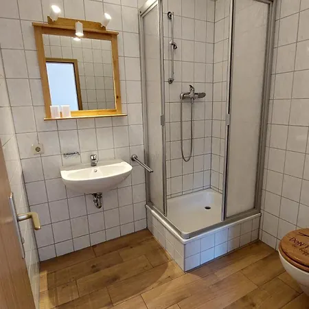 Gaestehaus Bergwald לינה וארוחת בוקר 3*