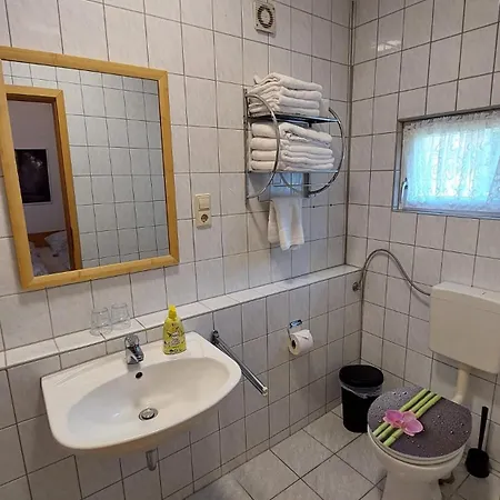 Gaestehaus Bergwald לינה וארוחת בוקר 3*