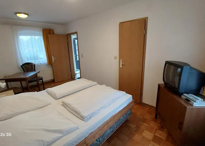 Bed & Breakfast Gaestehaus Bergwald